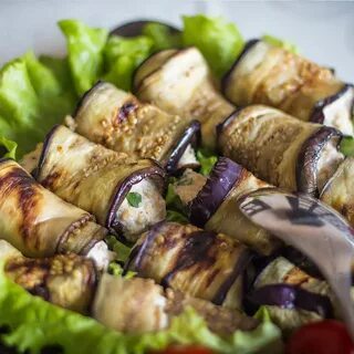 Рецепт баклажановых рулетиков с чесноком