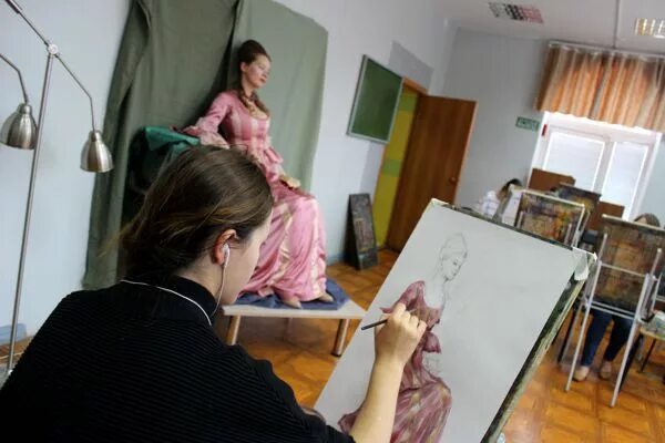 Художественная школа имени мосина. Художественная школа им мосина екатеринбург. Екатеринбург школа им мосина детская художественная. Дхш имени мосина екатеринбург снаружи. Всероссийский конкурс семья года.