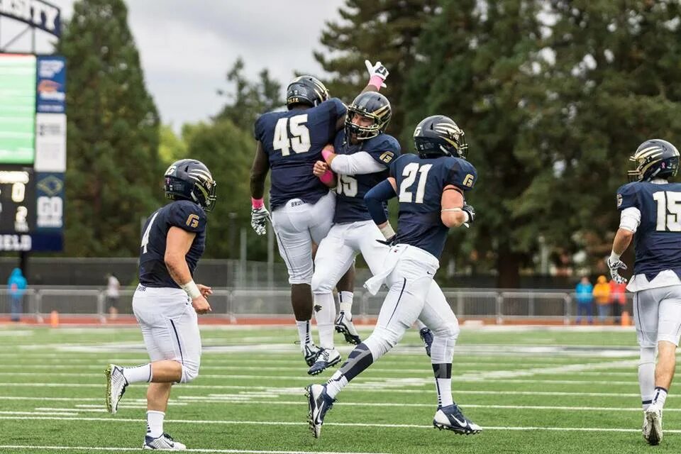 Футбол презентация по английскому. Детский футбол в красных футболках. Her favourite football. Футбольная форма для мальчиков. Her favourite football.