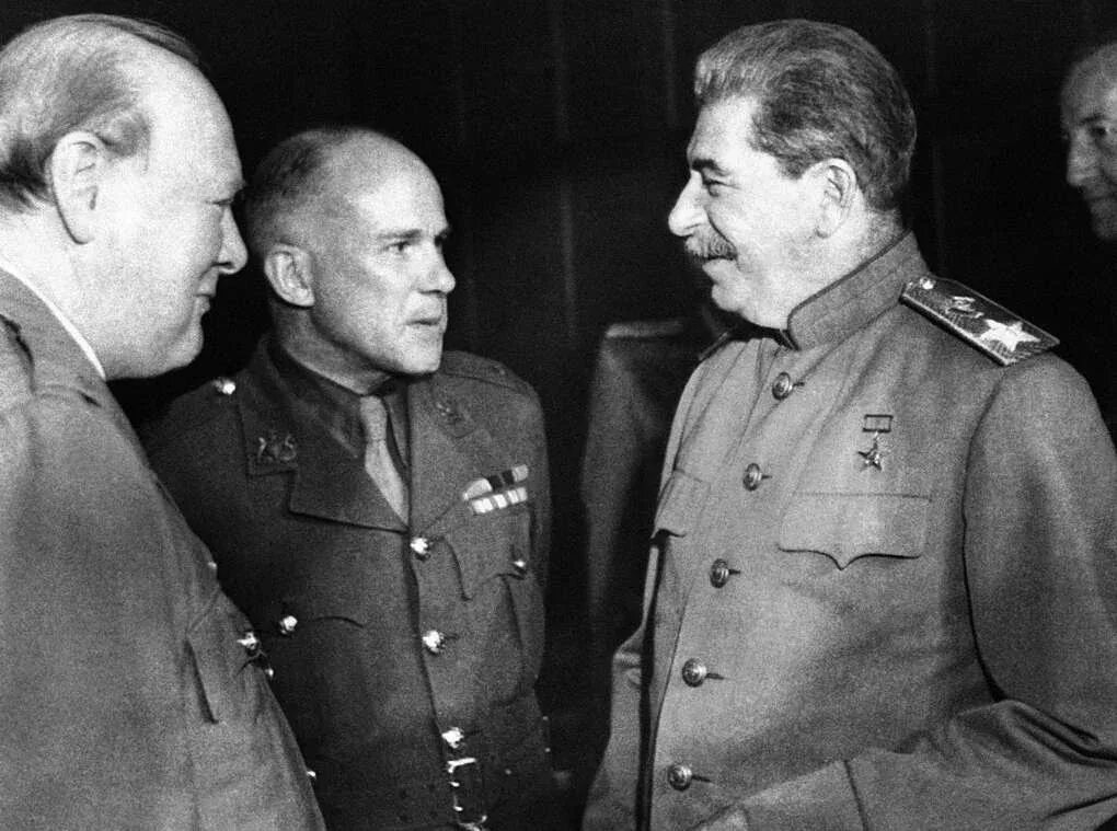 Потсдамская конференция союзников. Сталин Трумэн Черчилль Потсдамская конференция. Конференция в Потсдаме 1945. Сталин Трумэн Черчилль. Потсдамская конференция (17 июня - 2 августа 1945г.).