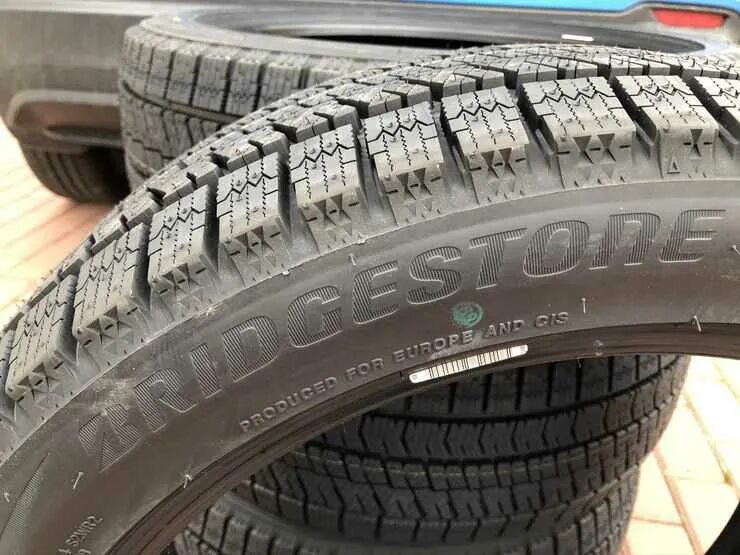 Шины бриджстоун айс. Bridgestone Blizzak Ice. Bridgestone Blizzak шипы. Bridgestone Blizzak Ice XL. 195/65/15 Бриджстоун близак айс.