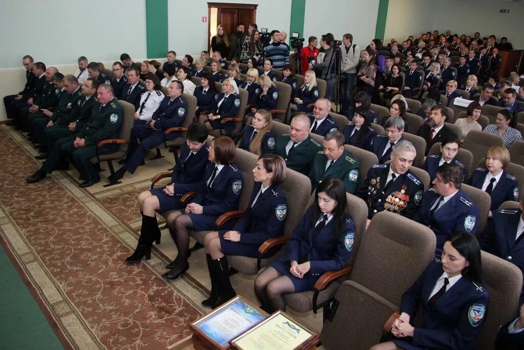 Фнс днр. Сотрудники таможни днр. Министерство доходов и сборов. Министерство доходов и сборов днр сотрудники. Руководитель фнс в днр.