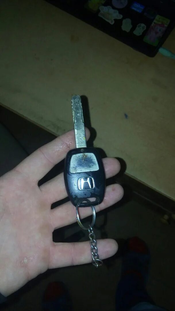 Автоключ tb1p5. Находка ключей от машины. Нашел ключи от машины что делать. Нашел ключи от машины что делать. Ключ ваз 2110.
