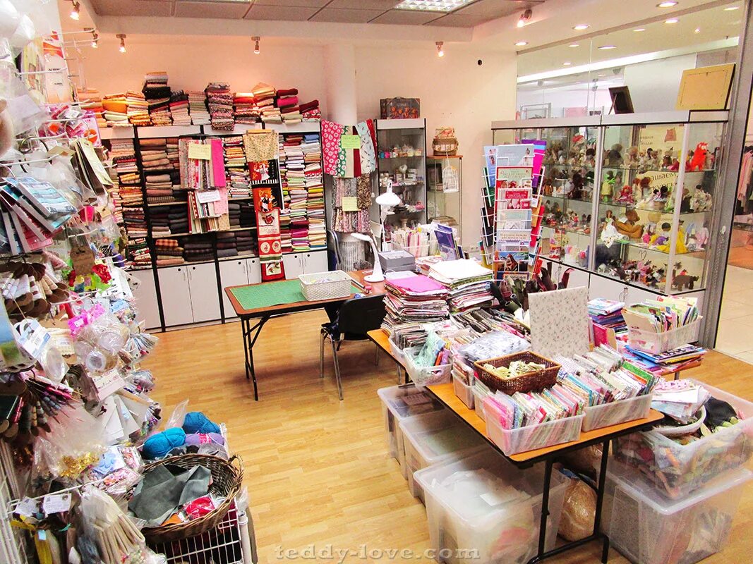 Цветной мир ярких идей. Мастерская плюс интернет магазин. Мастерская плюс магазин. Сувениры в мастерскую. Магазин тедди дом томск фото.