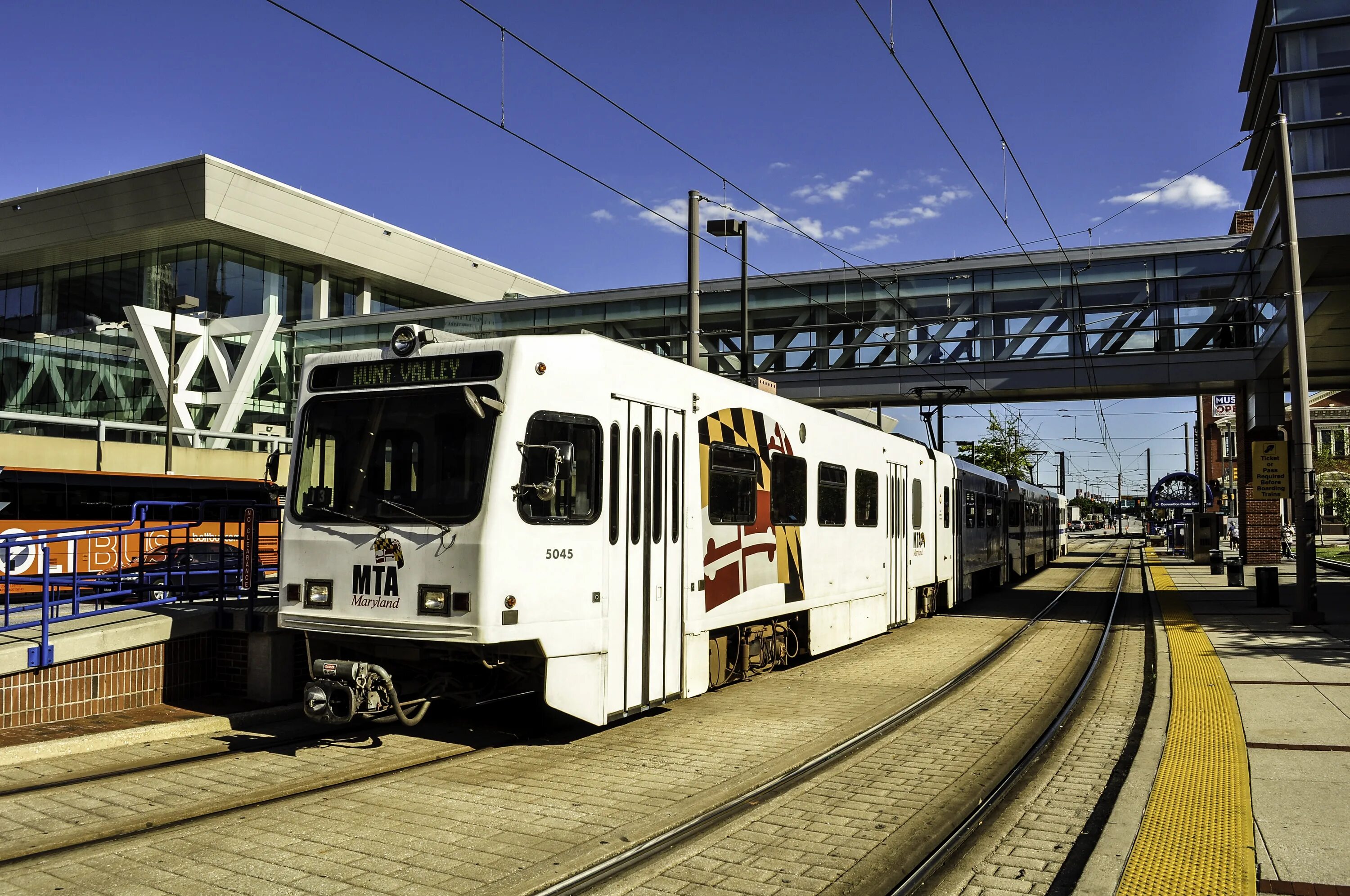 Покажи картинки станции лайт. Балтимор США метро. Трамвай Балтимор. Light Rail. Легкорельсовый транспорт 1970 году.