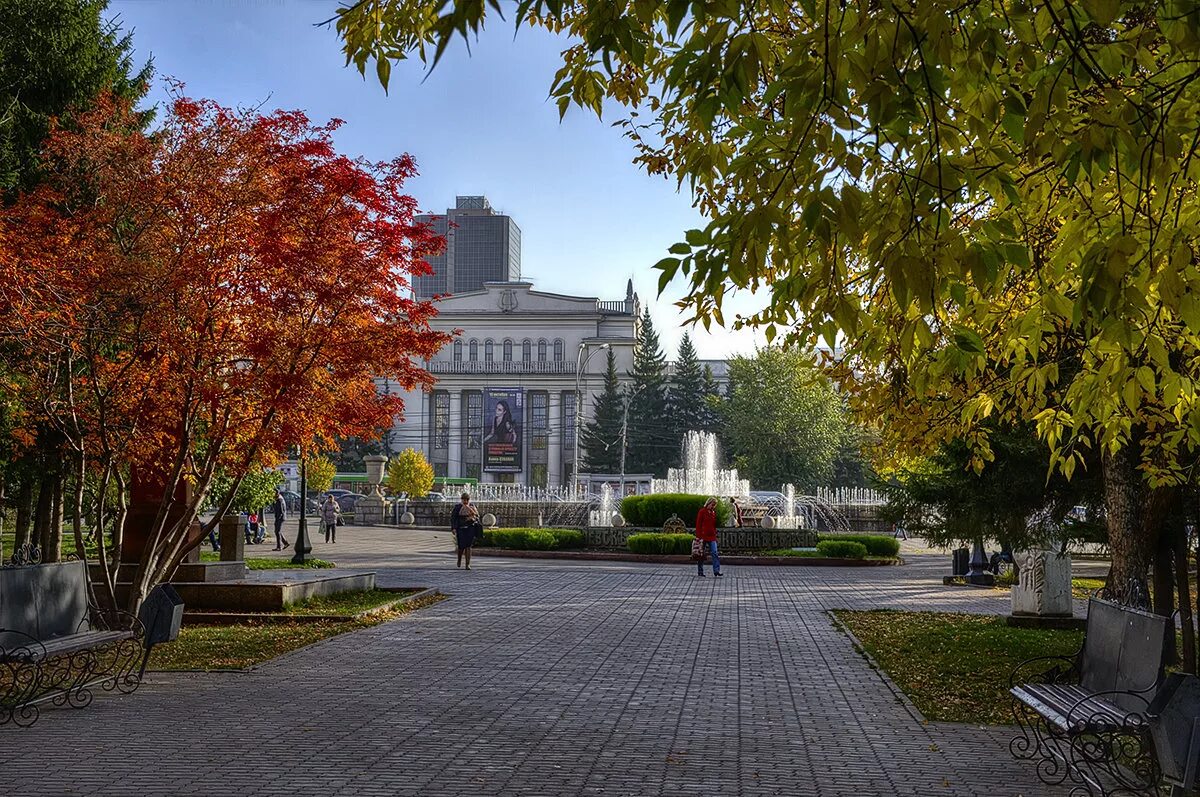 Сентябрь г новосибирск. Новосибирск площадь ленина осенью. Осень в новосибирске. Золотая осень новосибирск. Золотая осень новосибирск.