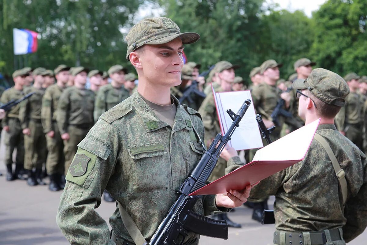 Через военный. Военная Кафедра. Прическа для военной кафедры. Солдат военной кафедры. Выпускники военных кафедр.