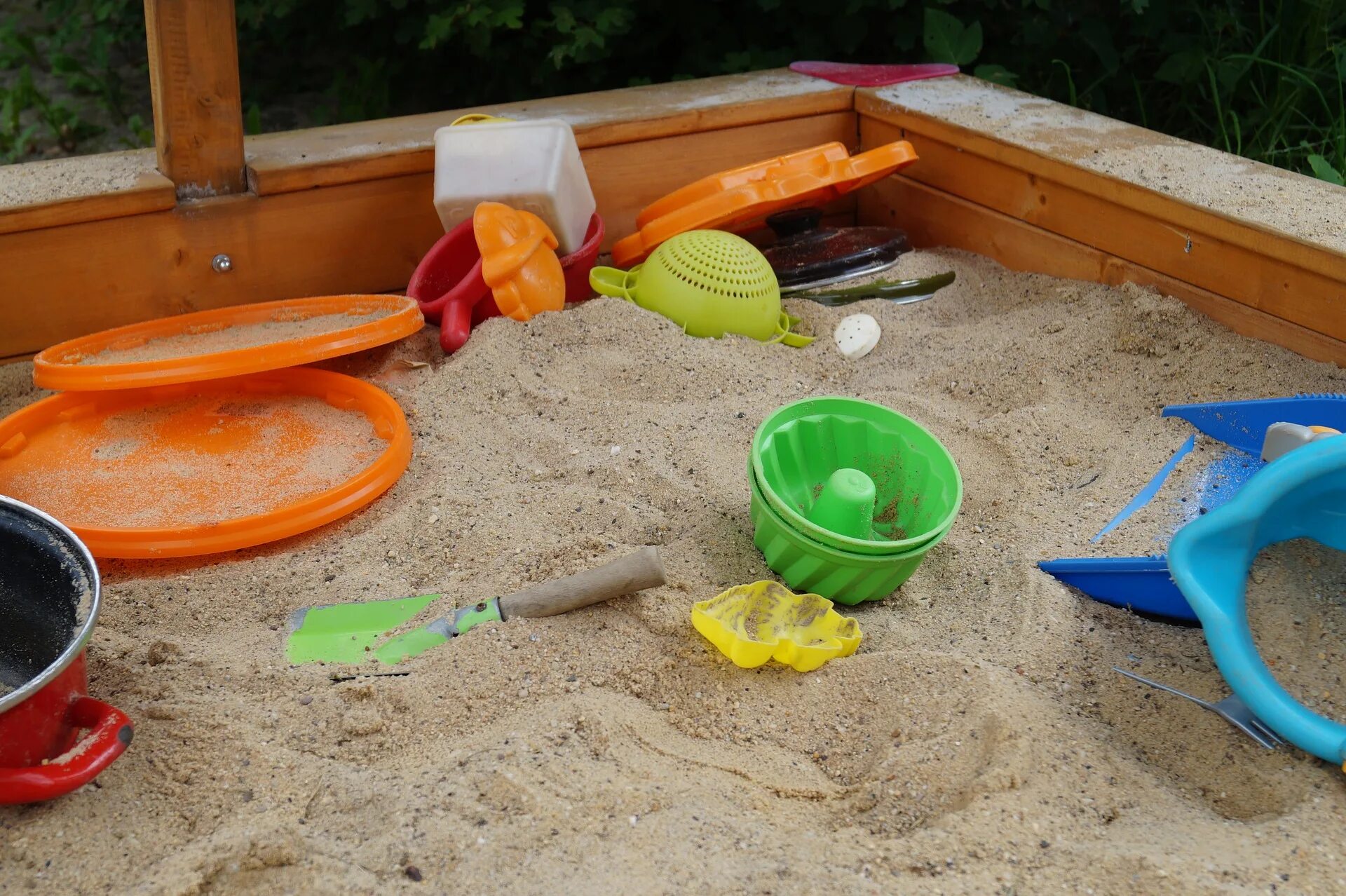 Какой песок для детской песочницы