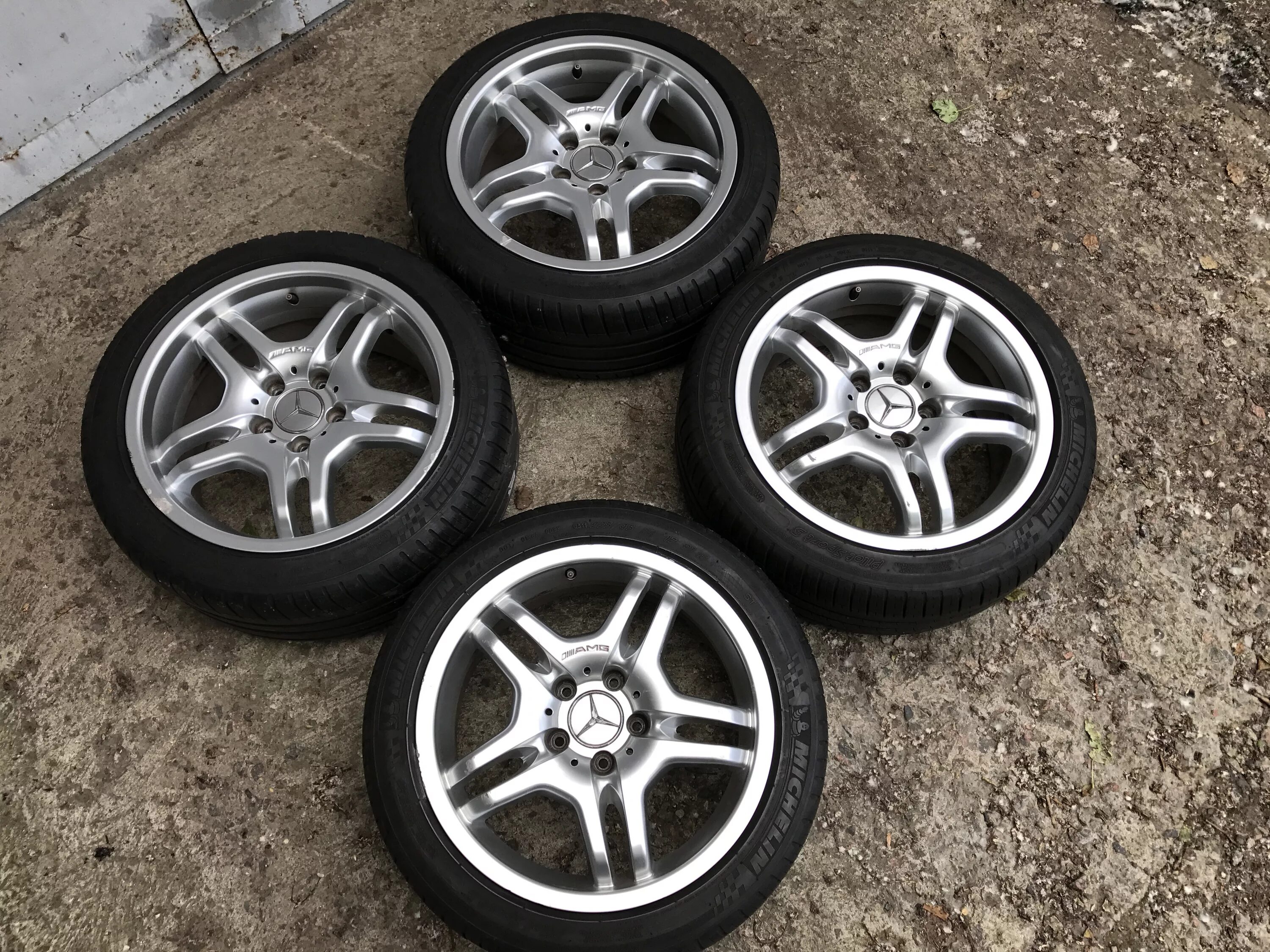 Купить б у диски красноярске. R 17 AMG r17. Диски Мерседес r16 w203. Диски r16 AMG Mercedes w203. Диски AMG r17 w203.