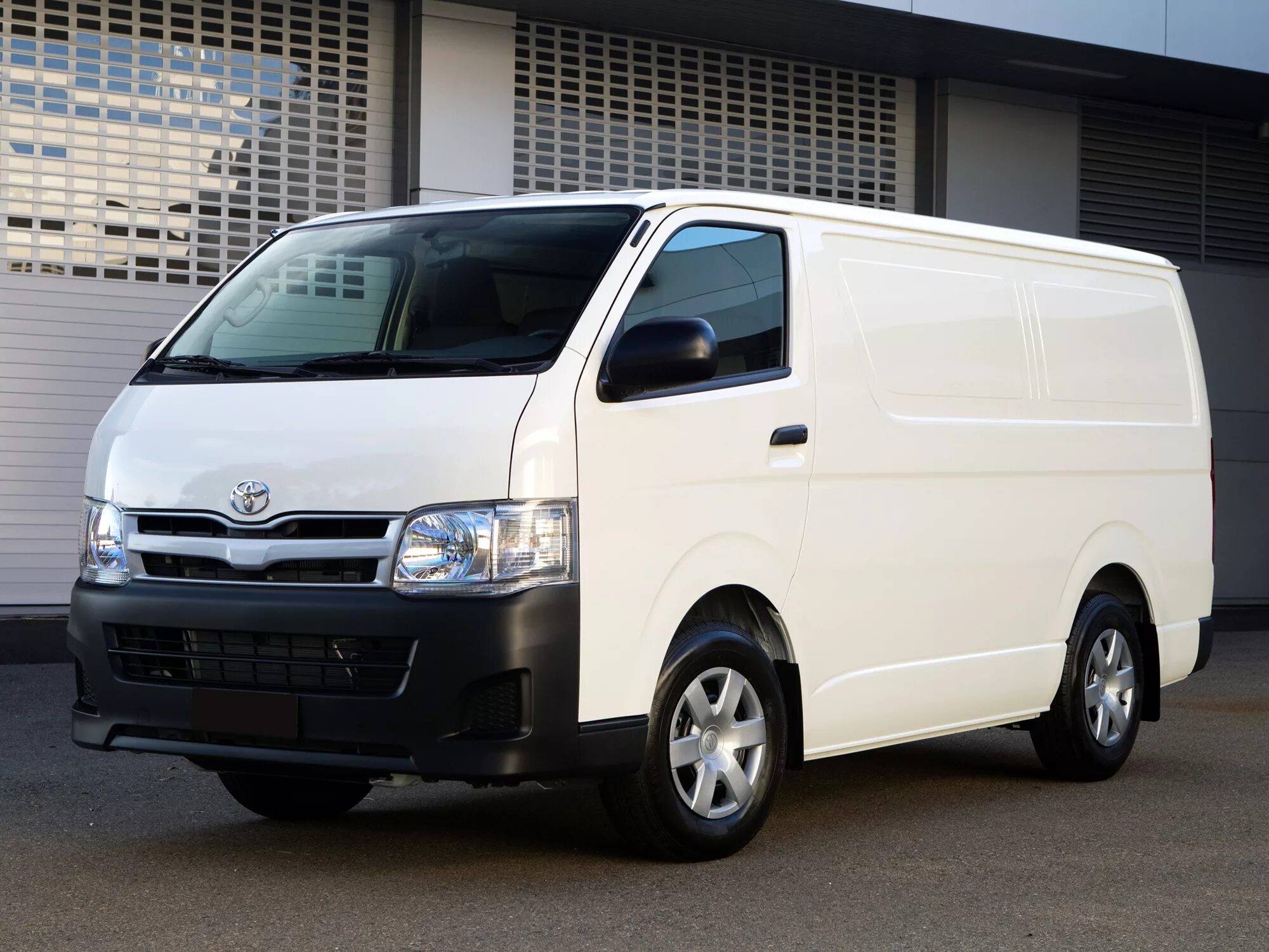 Toyota hiace цена. Toyota Hiace. Toyota Hiace фургон. Toyota Hiace LWB van 2004. Toyota Hiace грузовой 2021.