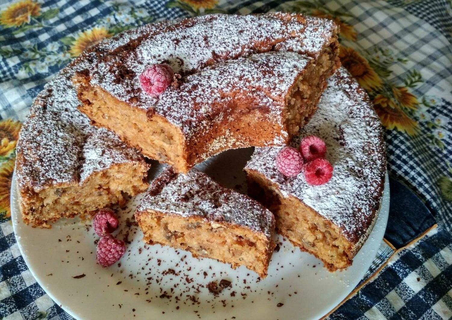 Пирог с вареньем на кефире в духовке. Пирог на кефире в духовке. Пирог коврижка с вареньем. Пирог с вареньем. Пирог с вареньем на кефире в духовке.