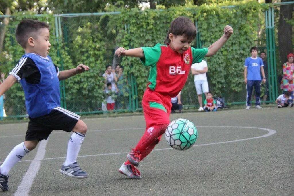 Болалар спорт. Футбол болалар. Спорт ва болалар. Жисмоний тарбия.