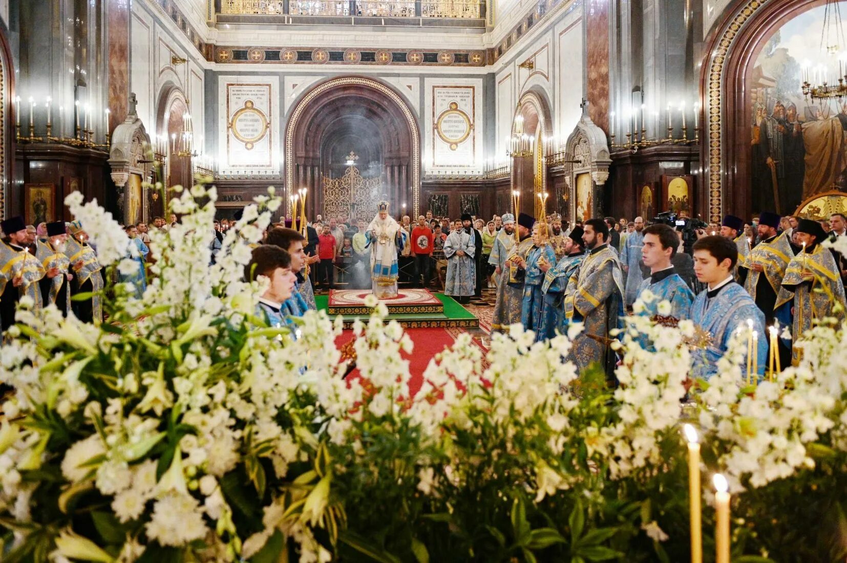 Успение Пресвятой Богородицы ХХС. Успение храм Христа Спасителя. Успение Пресвятой Богородицы праздник в церкви. Успение Девы Марии во Франции.