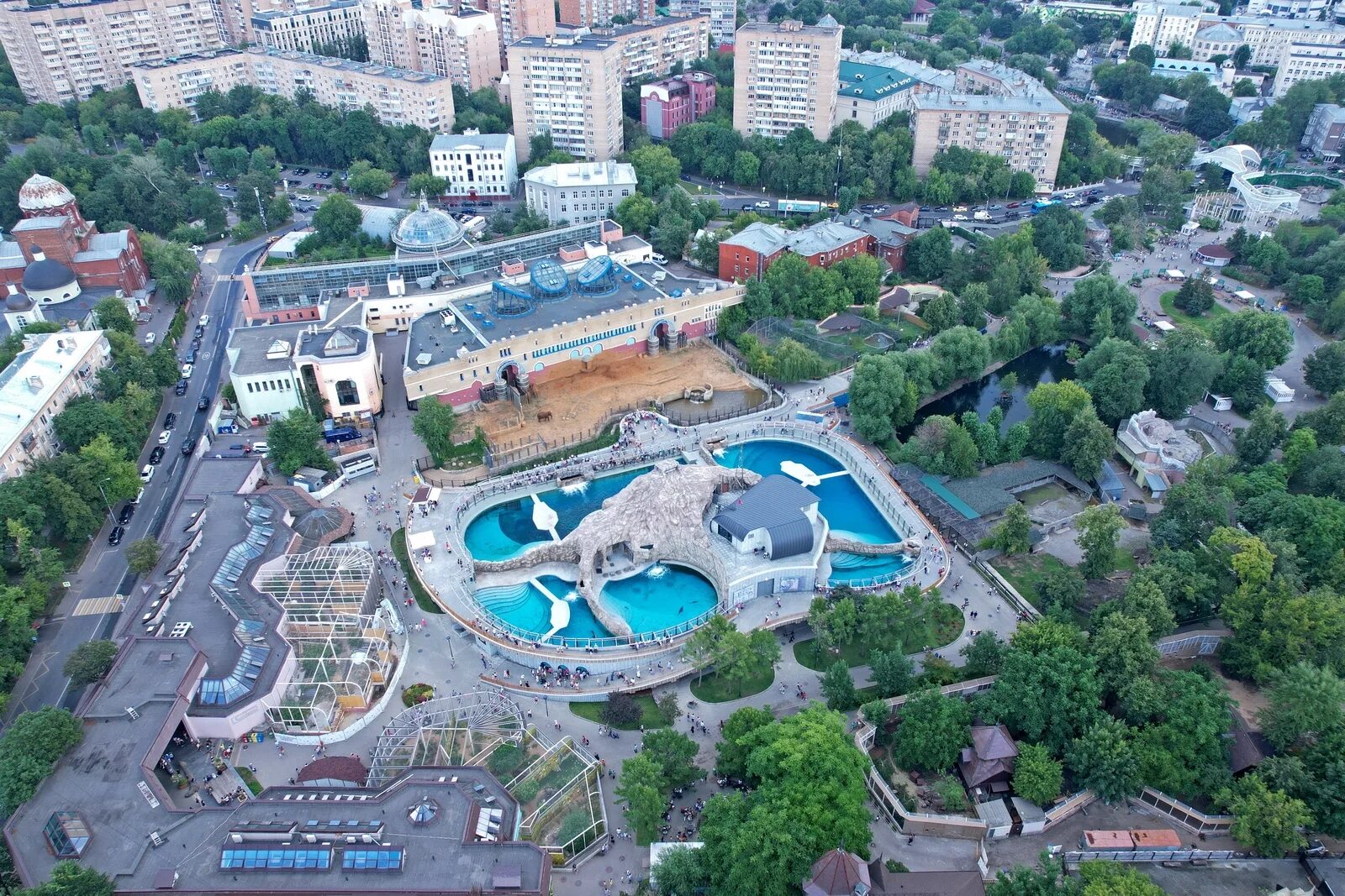 Московский зоопарк открыт. Павильон ластоногие в Московском зоопарке. Московский зоопарк павильоны. Зоопарк павильон ластоногие. Московский зоопарк павильон ластоногие открытие.