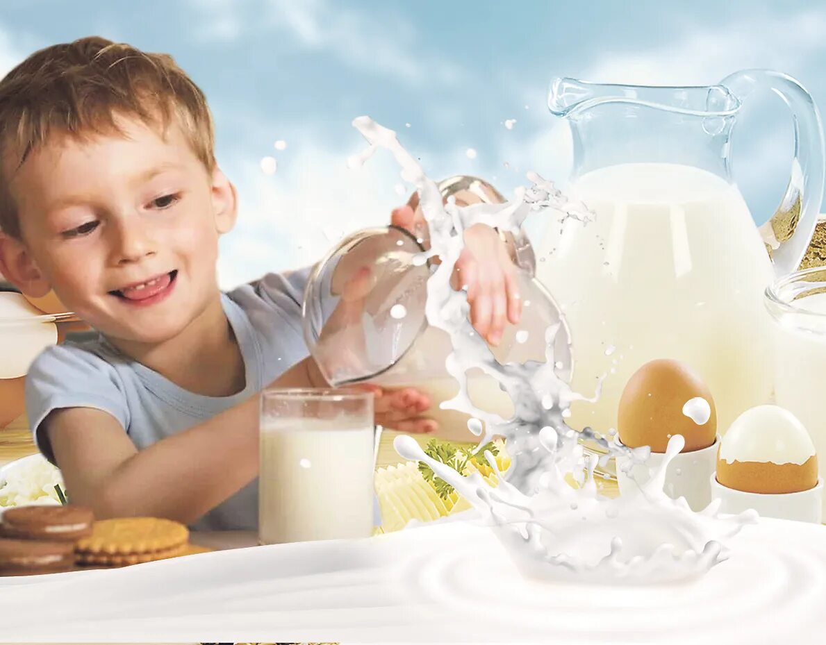 Молочные продукты ребенку 2 года. Ребенок пьет молоко. Молоко для детей. Deti Pyot Moloko. Молочные продукты для детей.