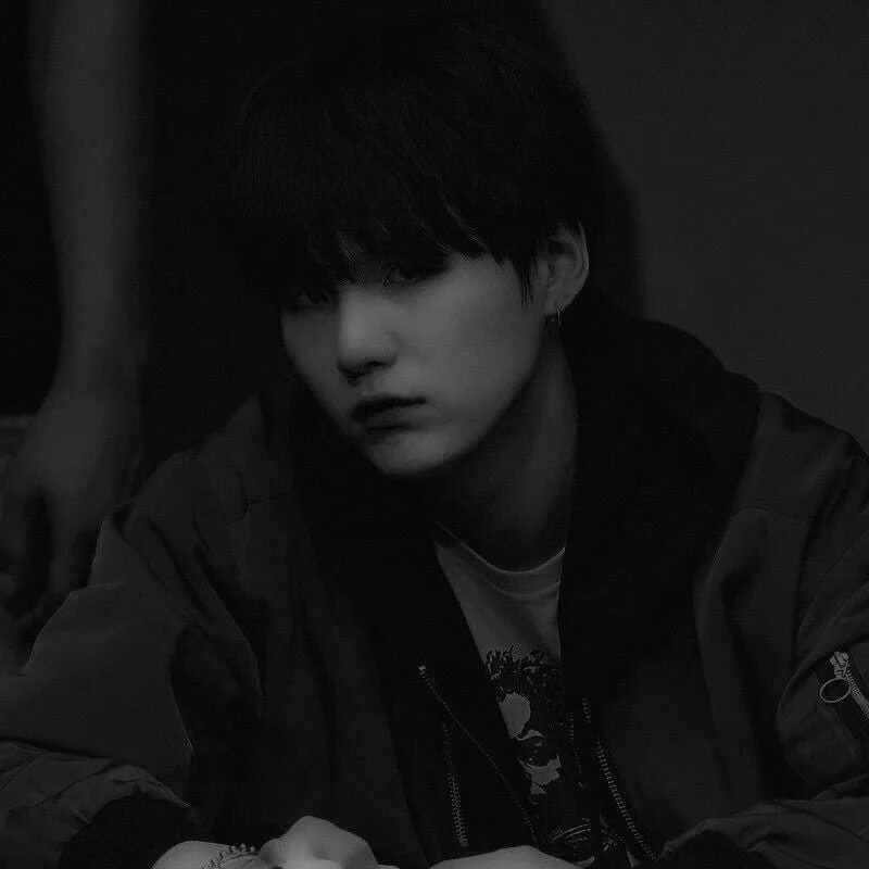 Черный юнга. Вирт БТС Юнги. Юнги БТС чб. Yoongi BTS. БТС Юнги черная Эстетика.