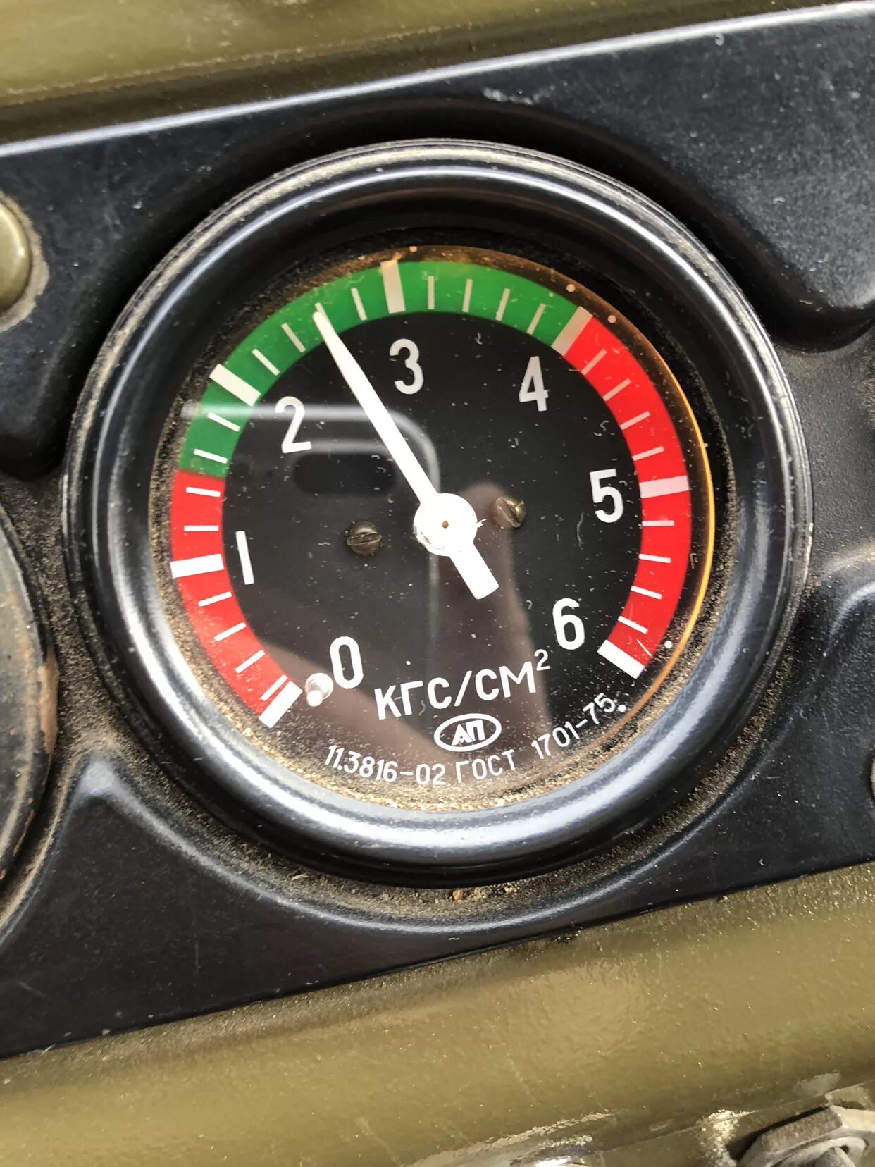 Механический манометр давления масла на УАЗ 469. Механический датчик давления масла на УАЗ 469. Указатель давления масла механический УАЗ. Датчик давления масла УАЗ 469.