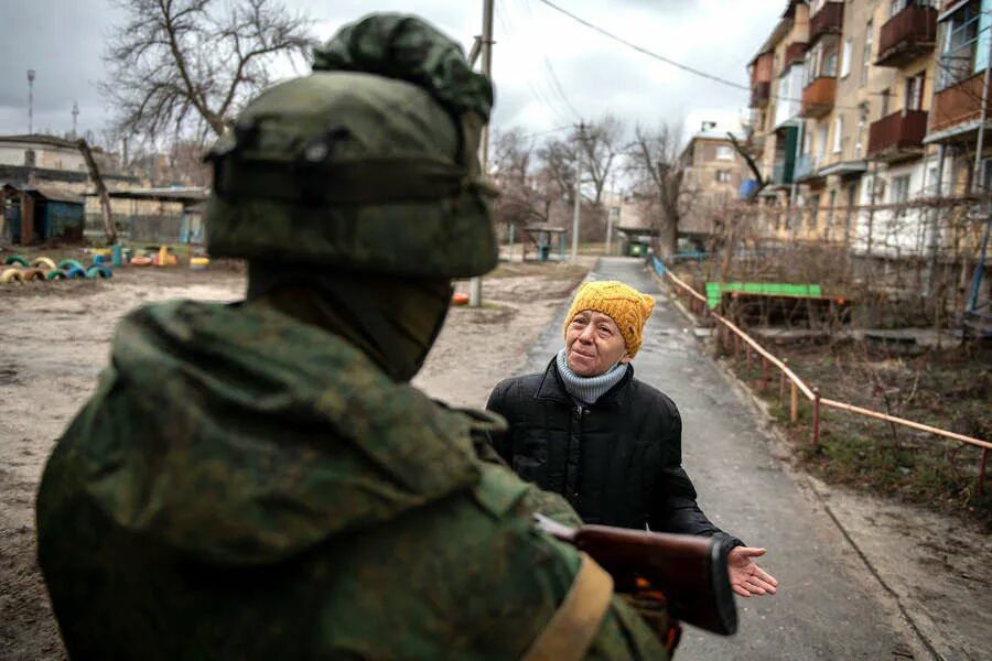 Солдат с флагом украины. Численность всу на сегодня. Новости украины 4 июля 2024г. Удары по инфраструктуре украины. Сша газ.
