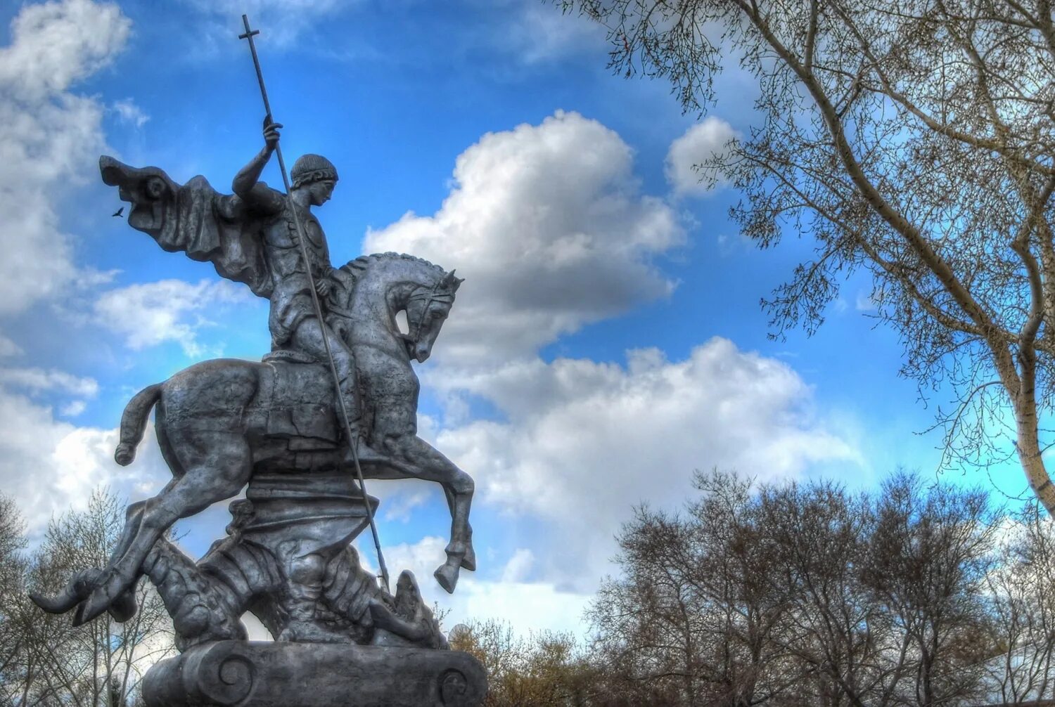 Памятник Георгия Победоносца. Памятник Георгия Победоносца в Москве. Памятник святому георгию