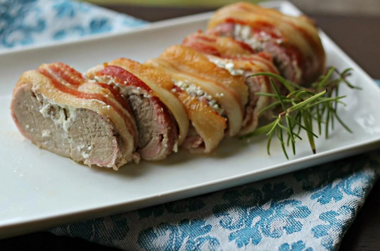 Рецепт запеченного мясного рулета