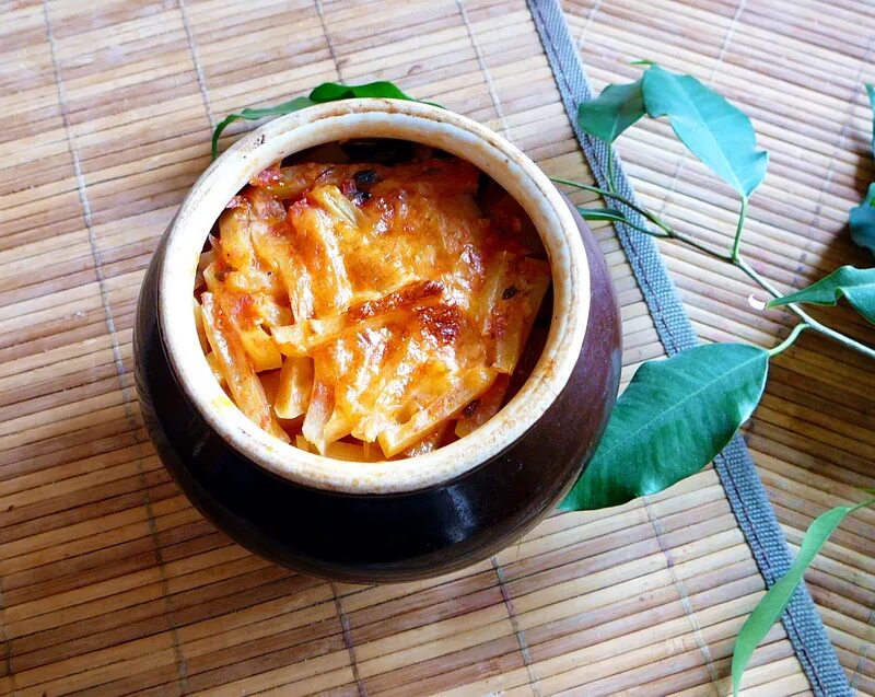 горшочки белькович. мясо в горшочках. русские блюда в горшочках. абхазское блюдо в горшочках. жаркое в горшочках.