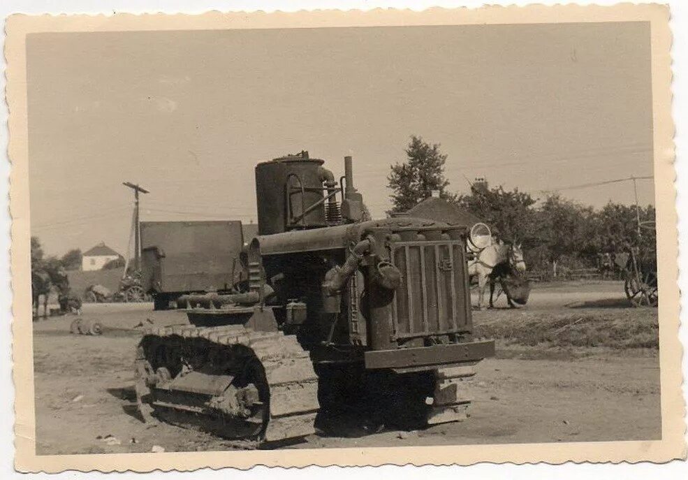 Тракторные войны. Трактор ЧТЗ Сталинец. Сталинец СГ-65. Газогенераторный трактор СГ-65. Сталинец-65 трактор.