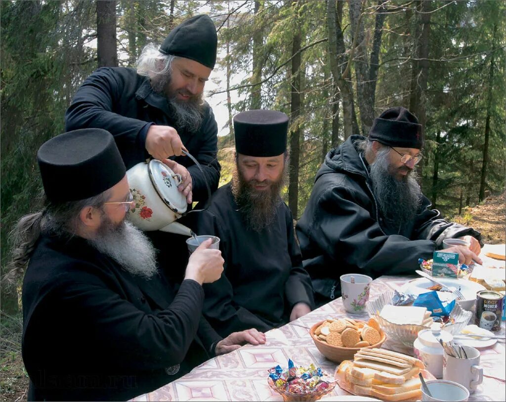 буддийский обед. кухня монастыря ватопед. трапезная афон монах. пост афонских монахов. почему монахи не едят мясо.