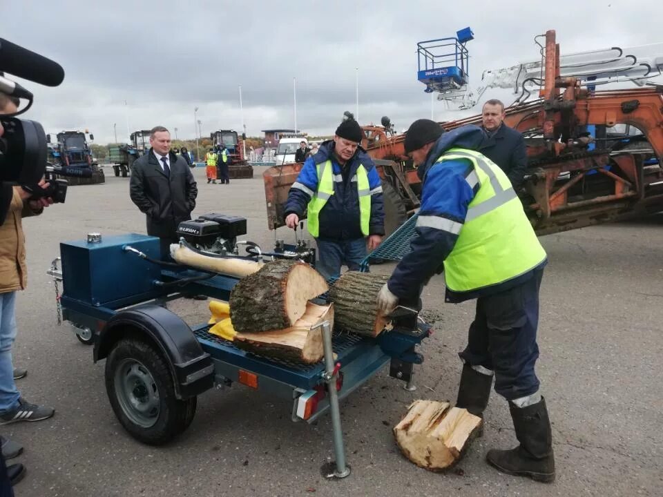 Городское хозяйство Великий Новгород Ильина 35а. МКУ городское хозяйство Великий Новгород техника. МКУ техника. Банасяк МКУ городское хозяйство. Сайт жкх великий новгород