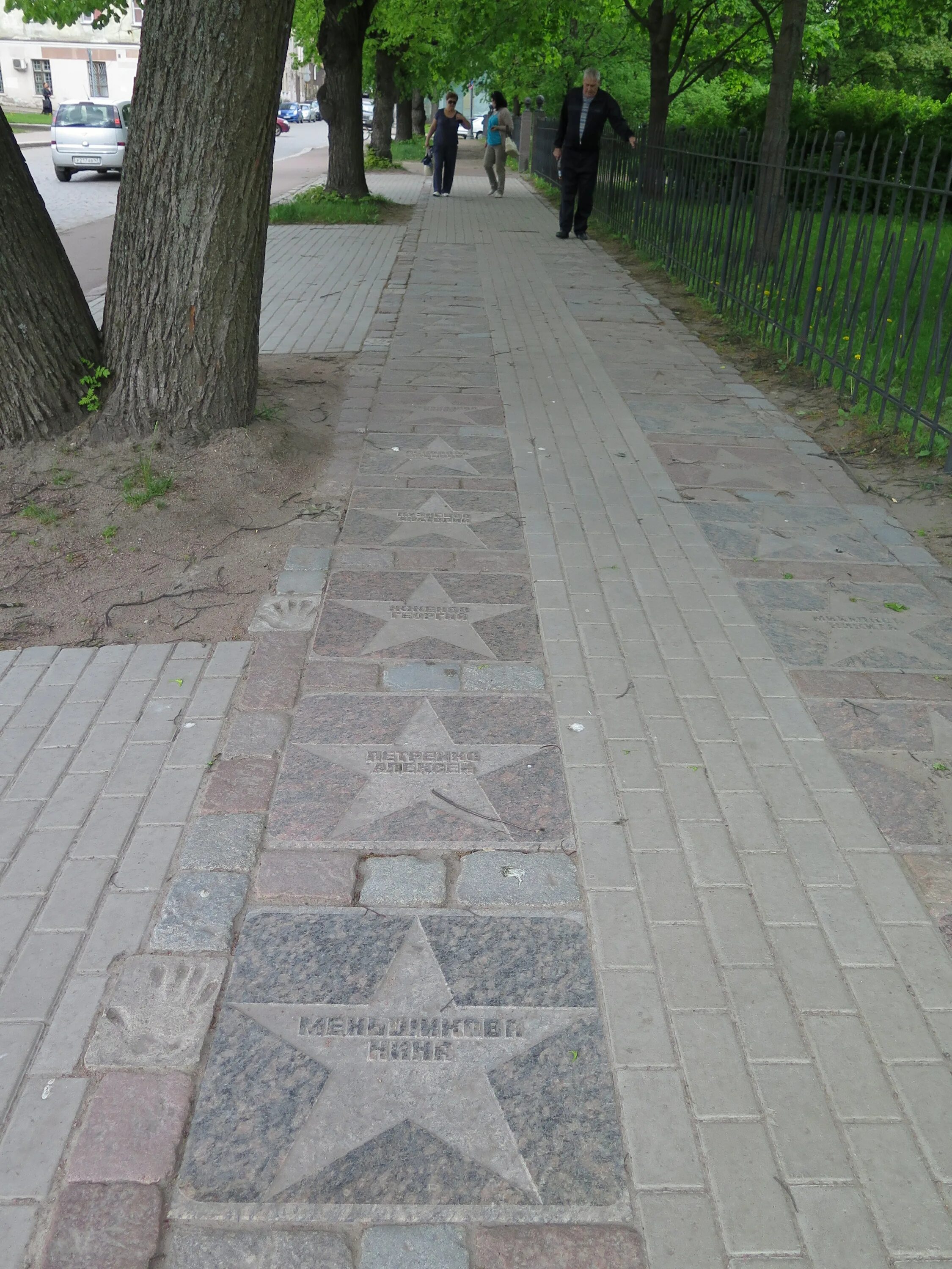 Аллея актерской славы. Аллея актеров в выборге. Аллея актерской славы. Аллея актёрской славы. Аллея актерской славы.