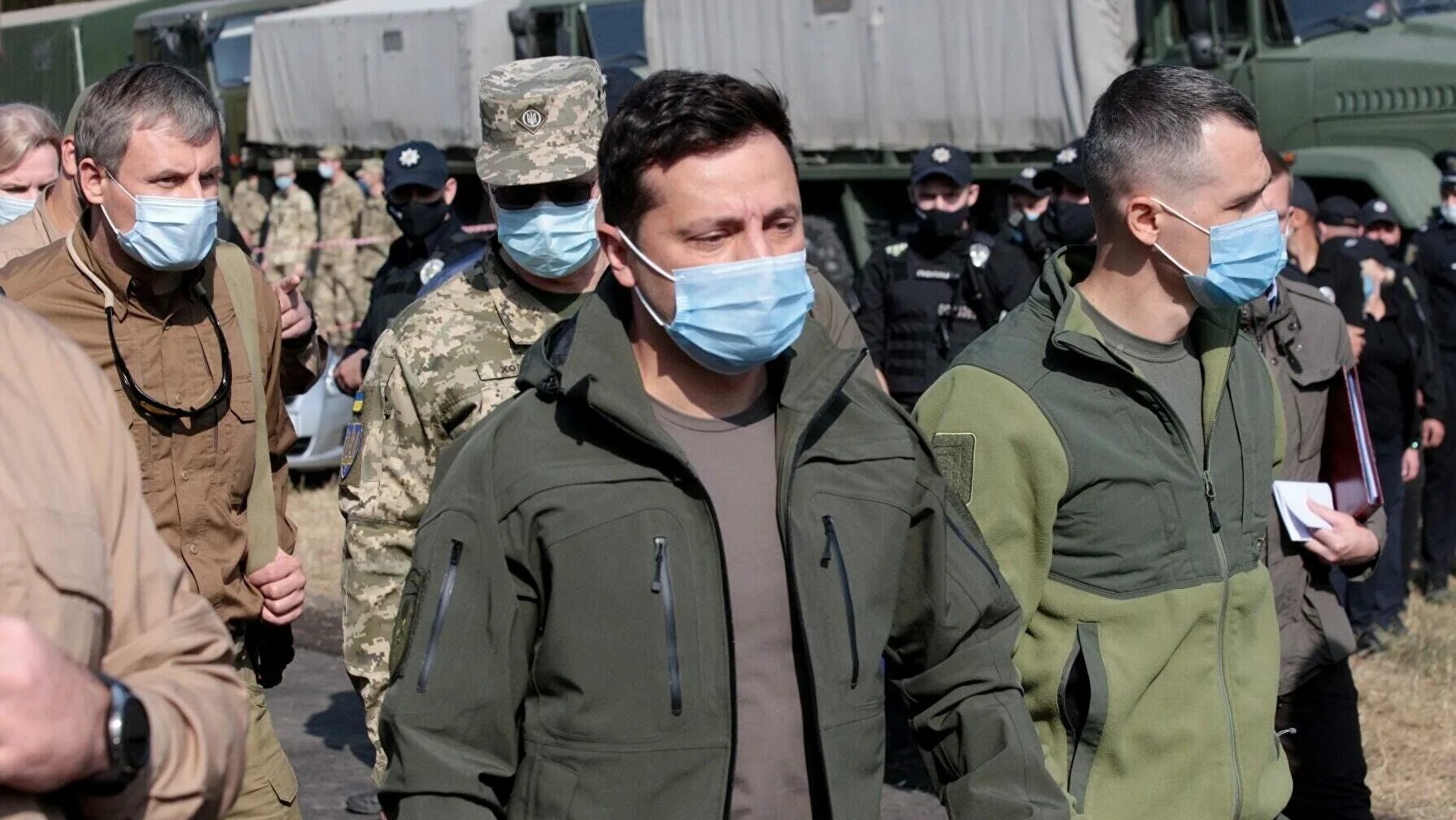 Почему сегодня в украине. Украинские военные с синими повязками. Летчики на Украине. Убитые летчики на Украине.