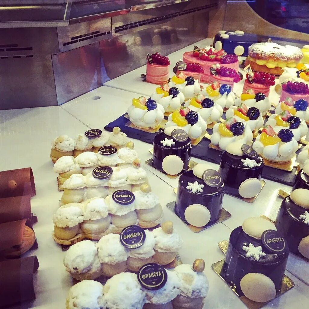 Мини пекарня кондитерская. Bollo city bakery меню. Пекарня франсуа. Интерьер кафе пекарни. Мини пекарня.