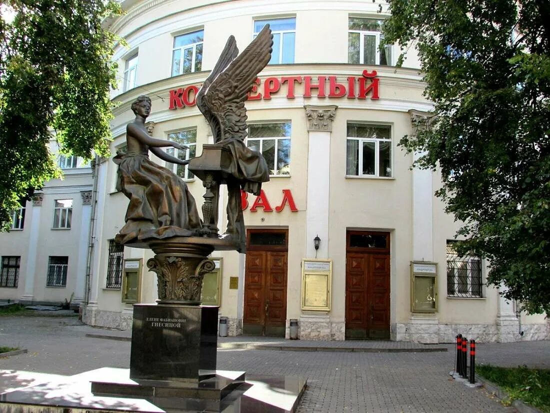 Как из арендованной комнаты с одним роялем 3 амбициозные сестры создали легендар
