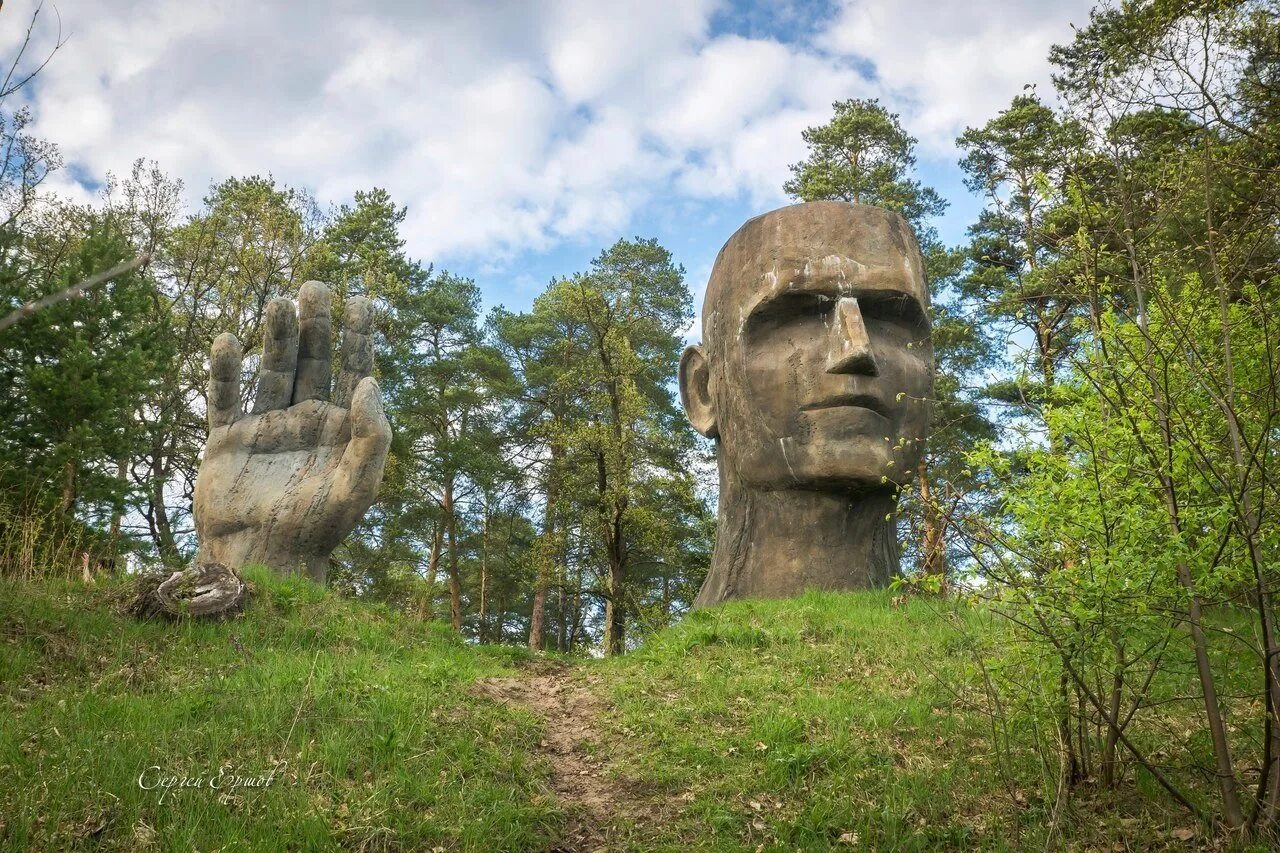 Истукан на Клязьме. Колокшанский истукан. Памятник Рублевские зори Колокша. Каменный истукан во Владимирской области. Фото памятника природы