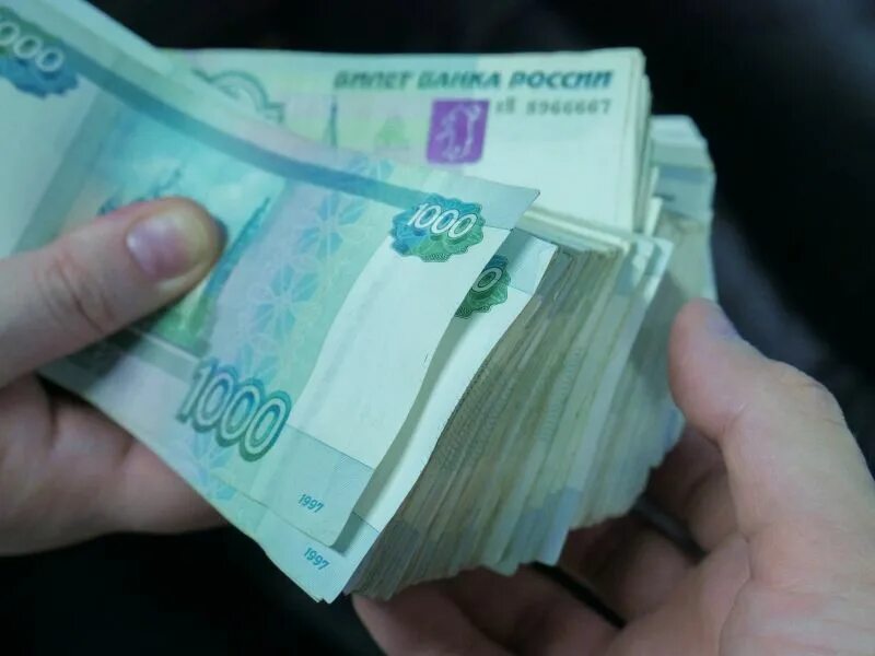 Взятка рублей миллионов. Крупная взятка. Новые 1000 рублей. 30 Миллионов рублей. Крупный размер взятки.