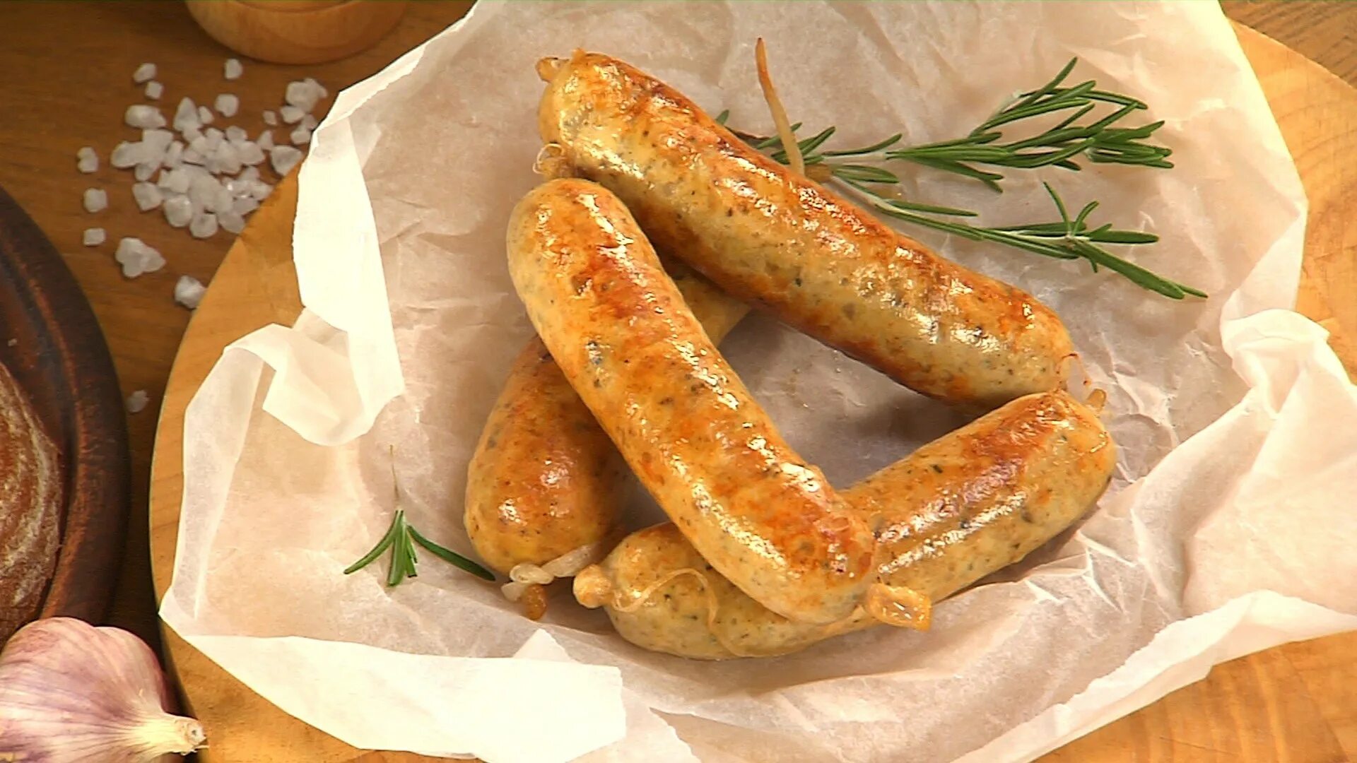 Куриная колбаса в духовке. Купаты грузинские. колбаски куриные. куриная колбаса. колбаски домашние.
