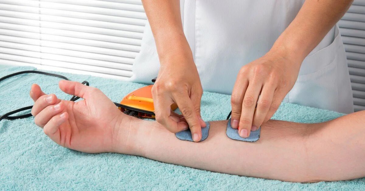 Физиотерапия увч при переломе. Физиопроцедуры при переломе бедра. Физиотерапия реабилитация. Физиотерапия электрофорез трубка. Физиотерапия при переломах костей.