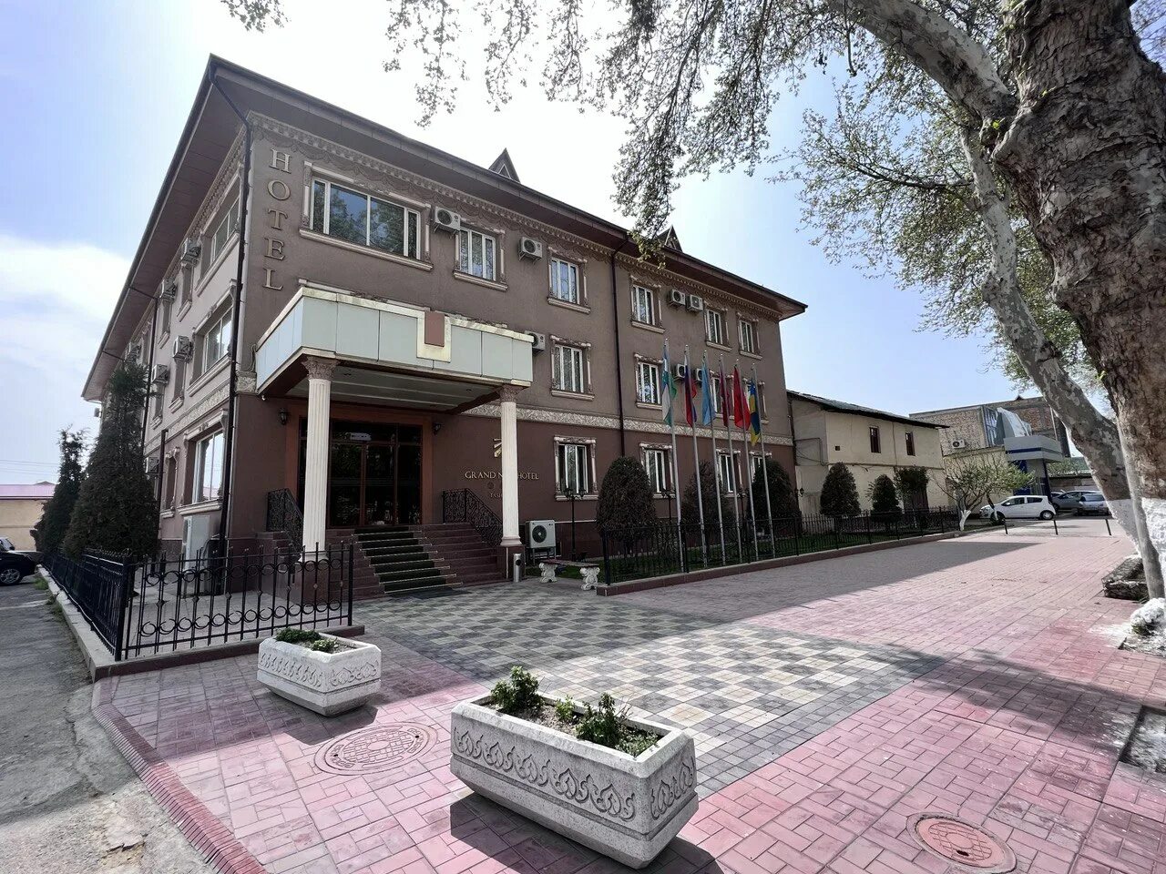 Газалкент студенты 1997. Абсолют отель астана. Ташкента отель гранд гарден. Grand shosh hotel ташкент. Grand hotel ташкент.