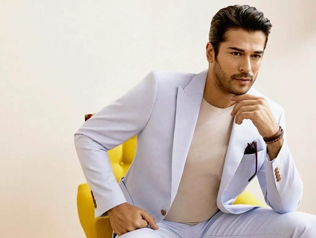 Толгахан сайышман. Актёр бурак озчивит. Красивые турки. Турецкий актёр sukru ozyildiz. Гекхан кесер турецкий актёр.