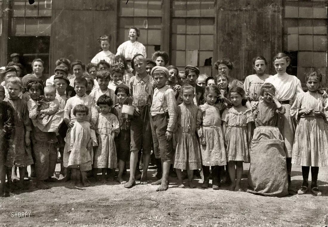 Жизнь в 1900. Фабрика в царской России в 1908. Льюис Хайн американский фотограф детский труд. Сиротский приют 19 века Америка. Детский труд в США 1900 годы.