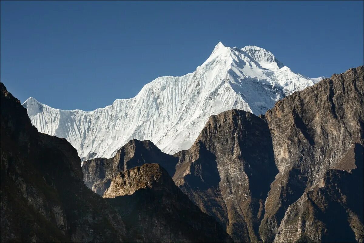 Mountain ancient mountain. Тибетский храм Гималаи. Гималаи Китай. Древние Гималаи. Скалы Гималаи.