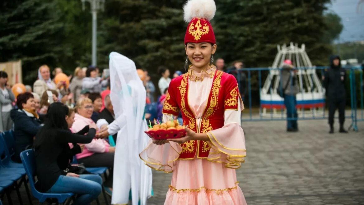 Жители оренбуржья. Традиции народов Оренбуржья. Народы Оренбургской области. Народы Оренбурга. Фестиваль народов Оренбуржья.