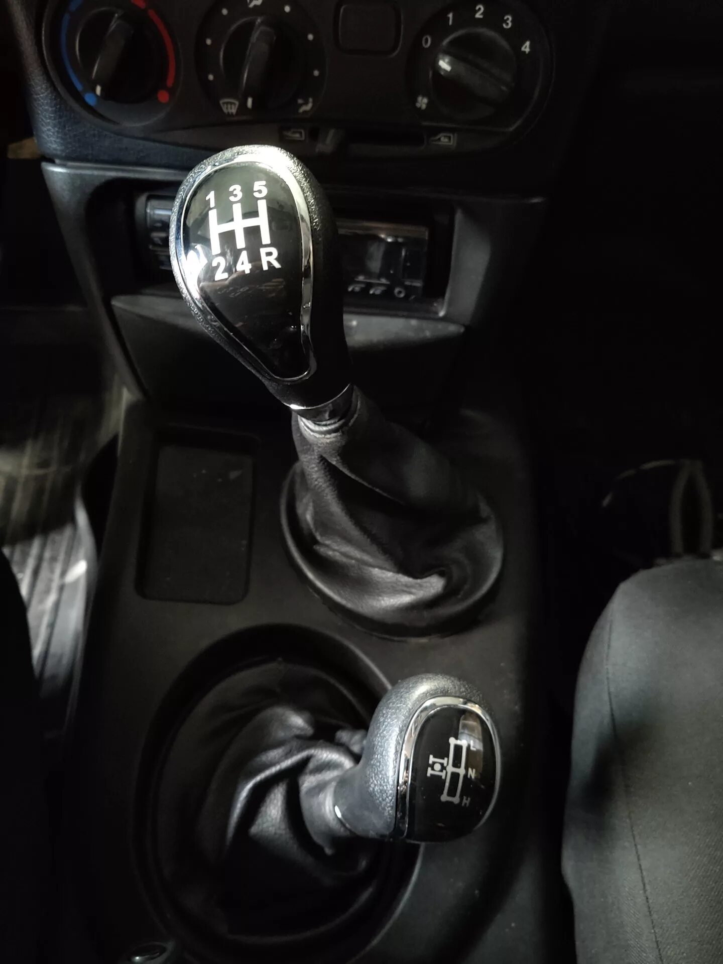 Рукоятка рычага кпп нива-шевроле gm 00001-7504372-00-0 / 00001-7504415-00-0. Ручка кпп нива шевроле артикул. Нива ручка коробка передач. Нива шевроле рукоятка кпп. Ручка коробки передач на шевроле нива.