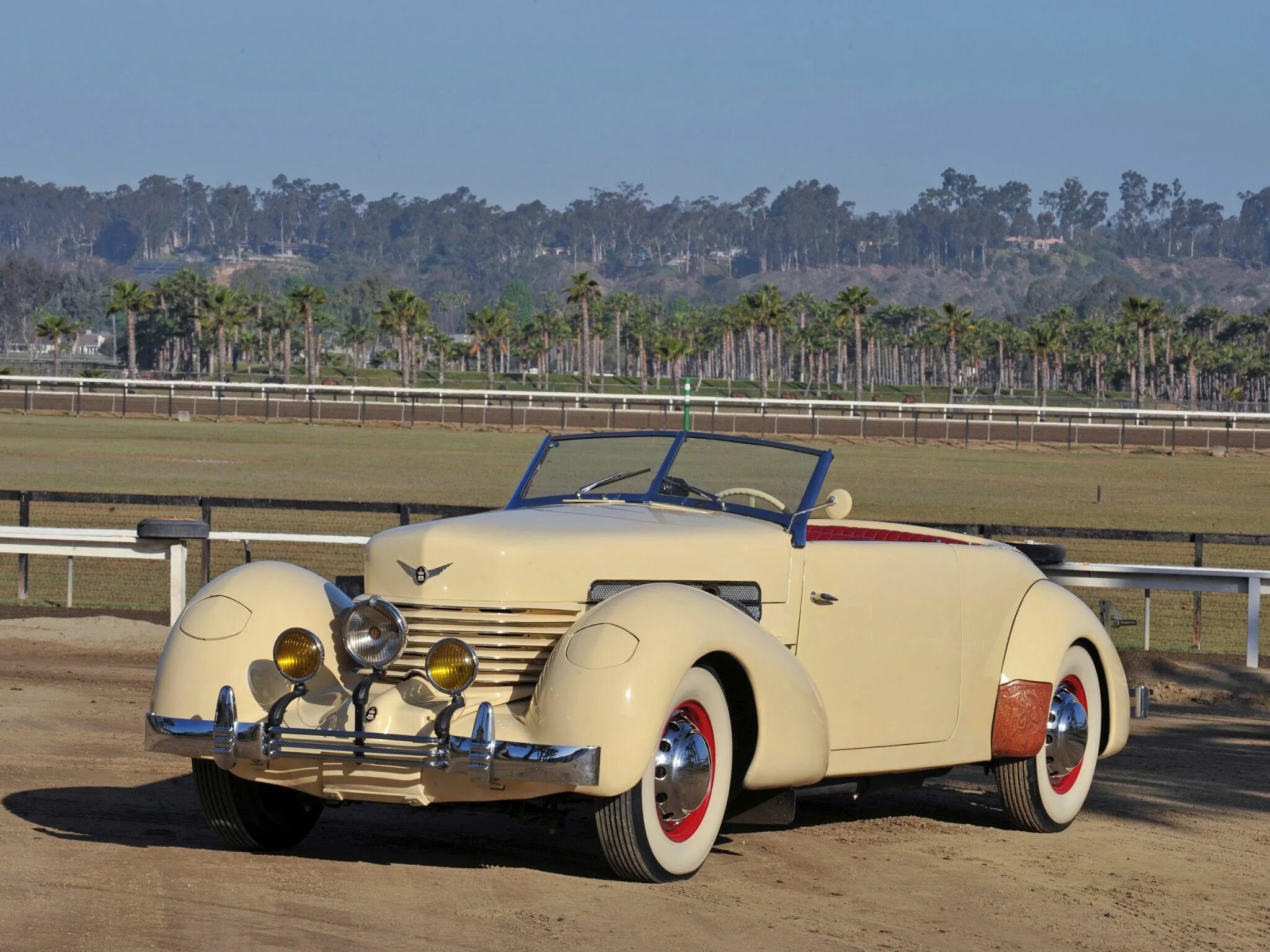 Дюзенберг автомобиль. Cadillac 1956. Ретро машина из америки 5 букв сканворд. Кадиллак эльдорадо 1958. Cadillac 60.