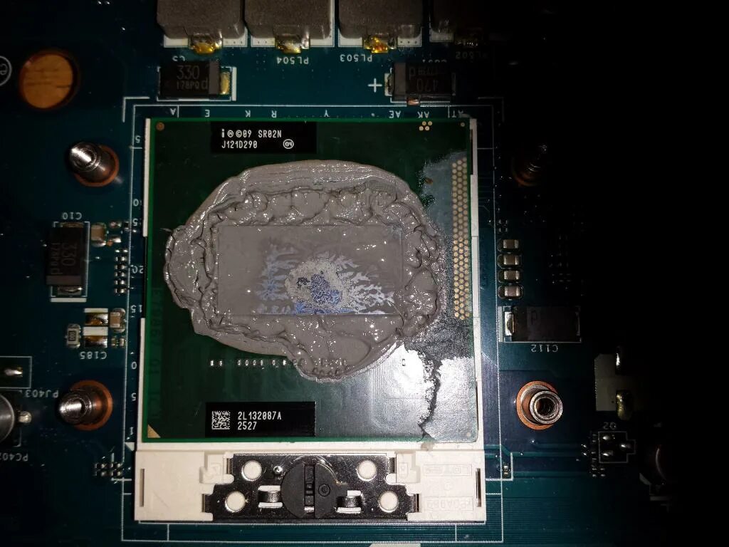 Северный мост на материнской плате ноутбука acer. Как понять что сгорела материнская плата. Lenovo g700 северный мост. Сгоревшая материнская плата. Как понять что сгорела материнская плата.