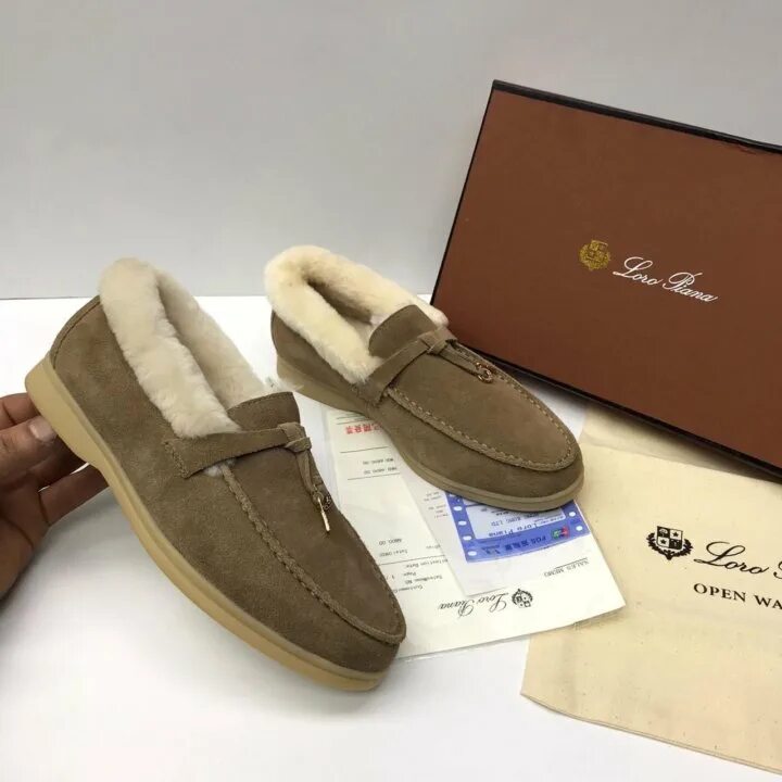 Лоро пиано авито. Тапочки лоро пиано. loro piana лоферы с мехом. loro piana мокасины. мокасины лоро пиано женские замшевые.