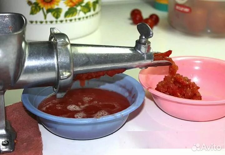 Насадка для мясорубки - соковыжималка для томатов mfw1501. Мясорубка для помидорного сока мулинекс 1600. Насадка для сока на электромясорубку. Мясорубка сок. Мясорубка sakura sa-6418 rbk насадка для колбас,кеббе 1500вт, , шт.