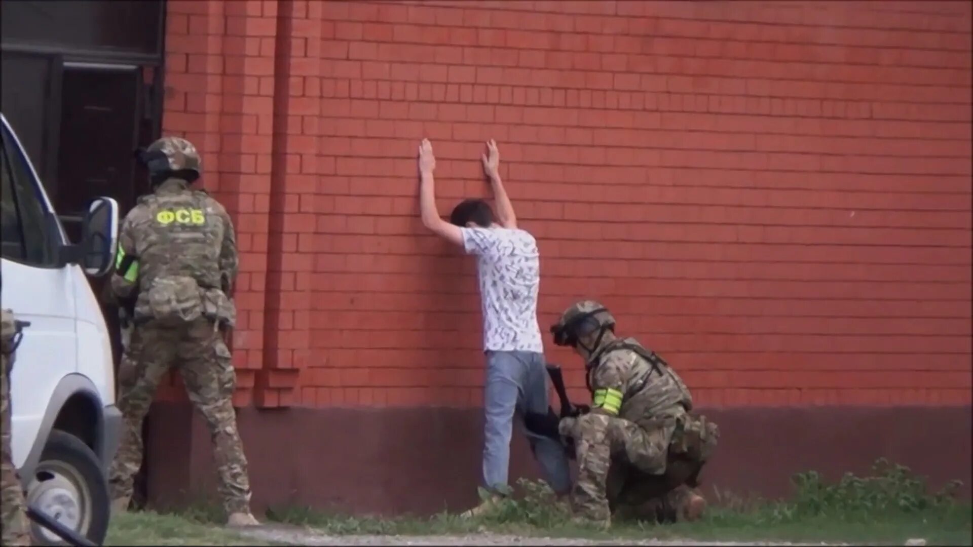 Боевики хайат тахрир аш-шам. Видео задержание 4 террористов. Джамаат таухид валь джихад. Видео задержание 4 террористов. Оперативники задержание.