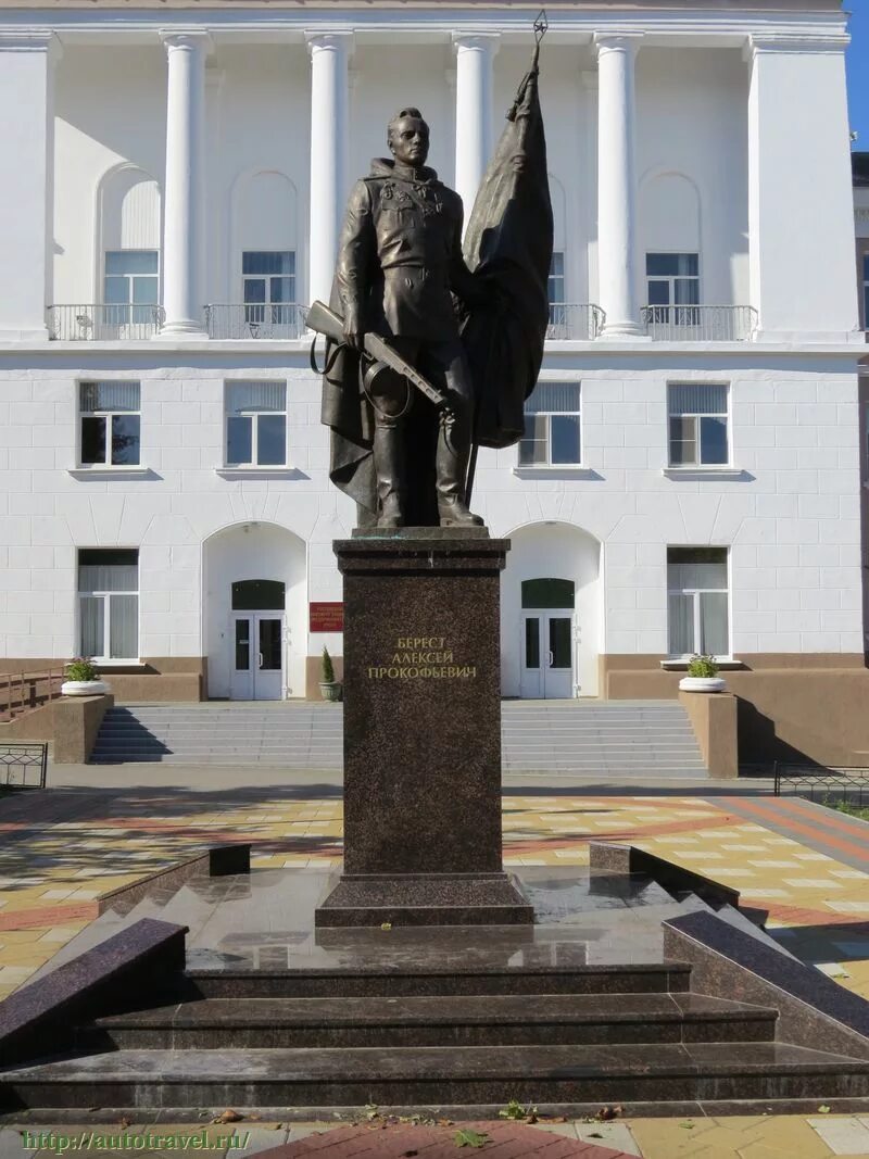 А п берест. Памятник алексею бересту в ростове на дону. ростов на дону берест памятник. памятник бересту а п в ростове на дону.