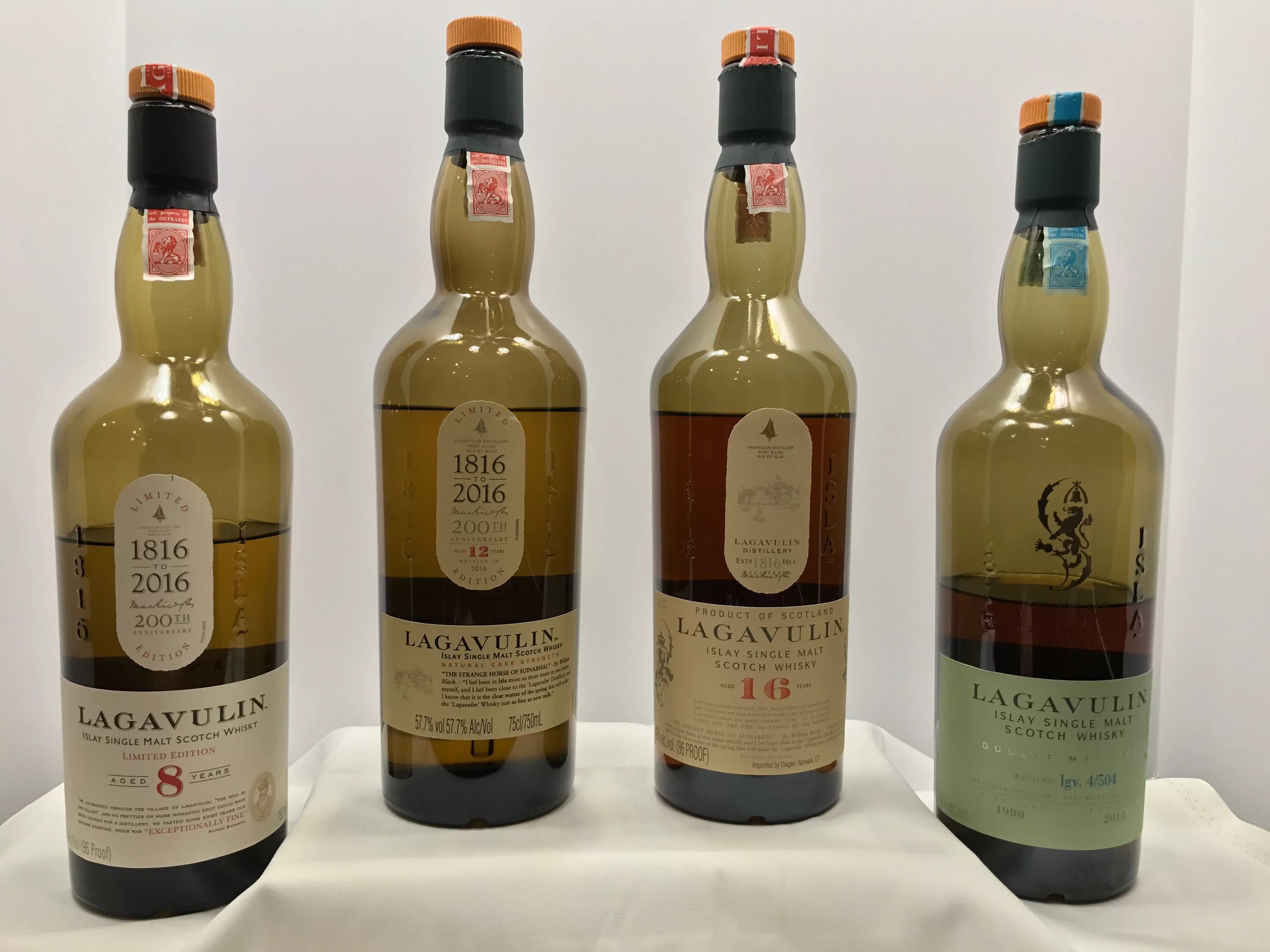 Виски lagavulin 16. Lagavulin 16. Lagavulin Malt 16. Лагавулин 1816. Торфяной виски Лагавулин.