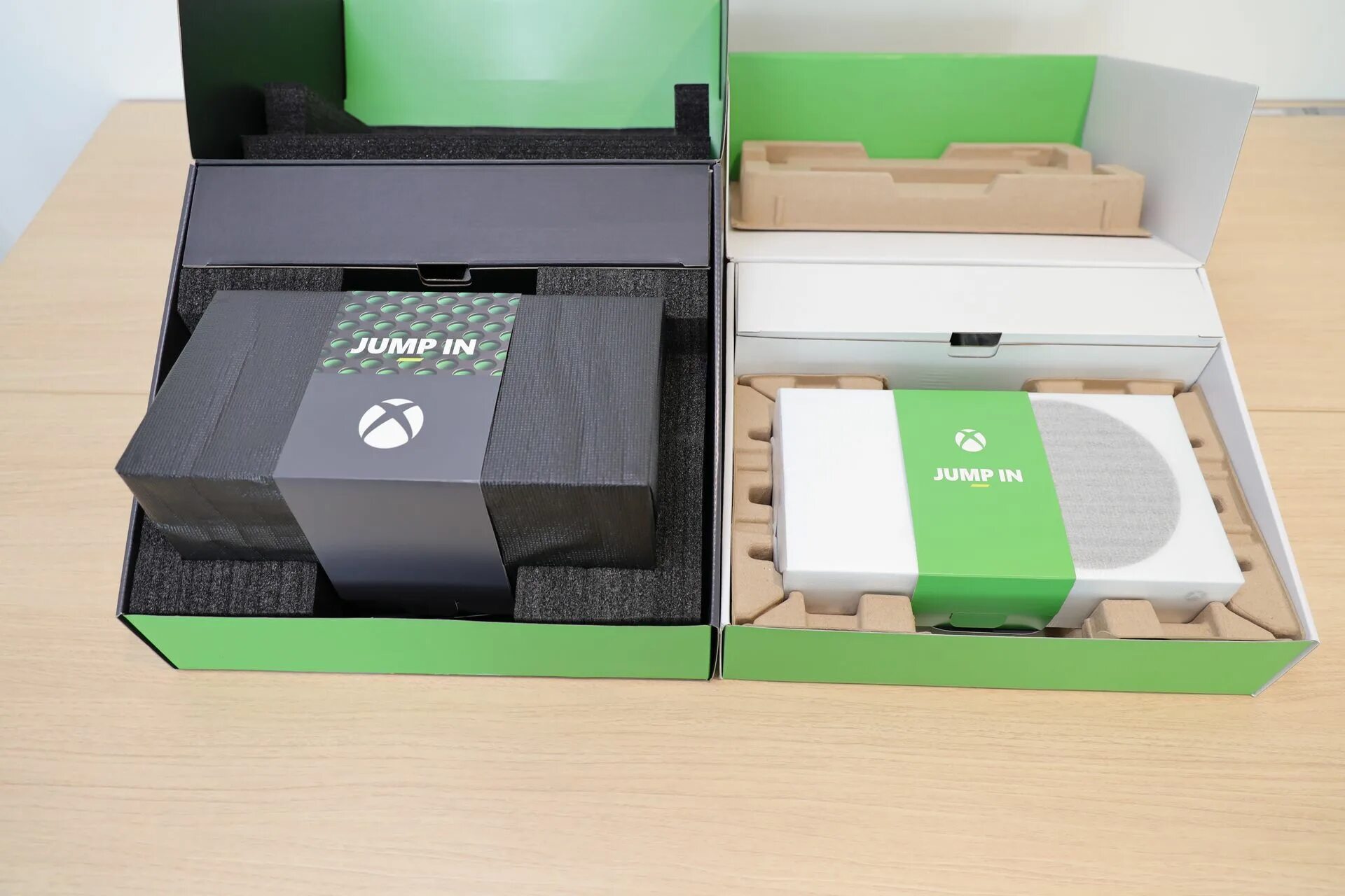 Xbox series коробка. Хбокс Сериес s. Xbox Series x/s. Xbox one Series s комплектация. Упаковка Xbox Series s.